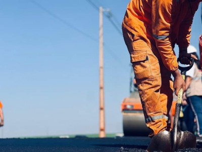 MOPC firma adjudicaciones clave de obras por G. 297.000 millones
